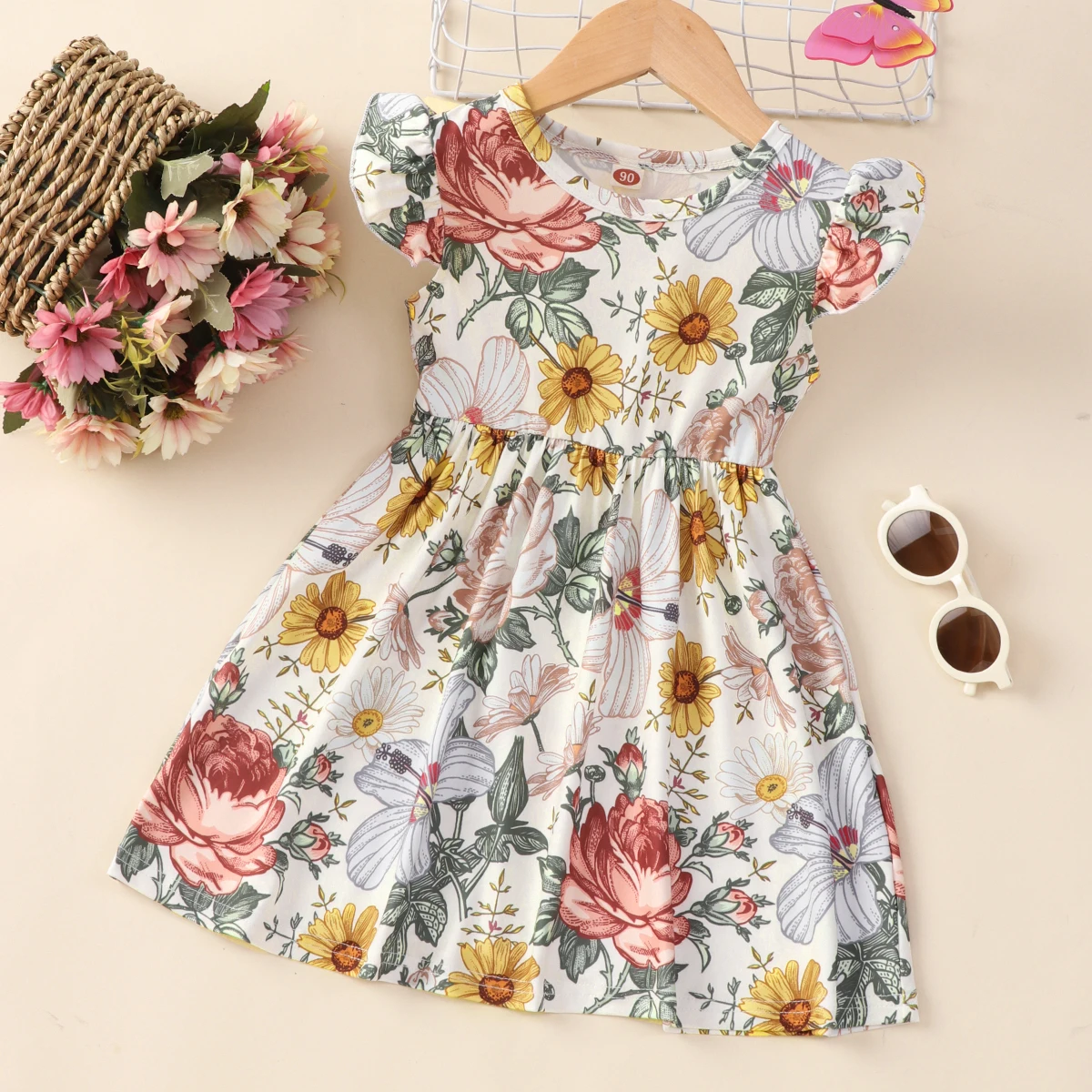 Detalle del estampado floral y la silueta
