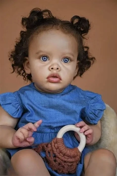 Detalle de ojos de muñeca reborn