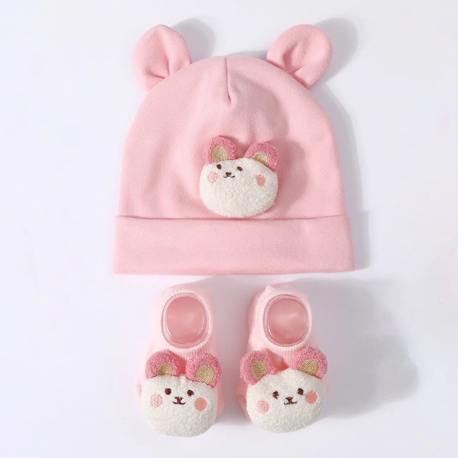 Gorro turbante ajustado suavemente en bebé