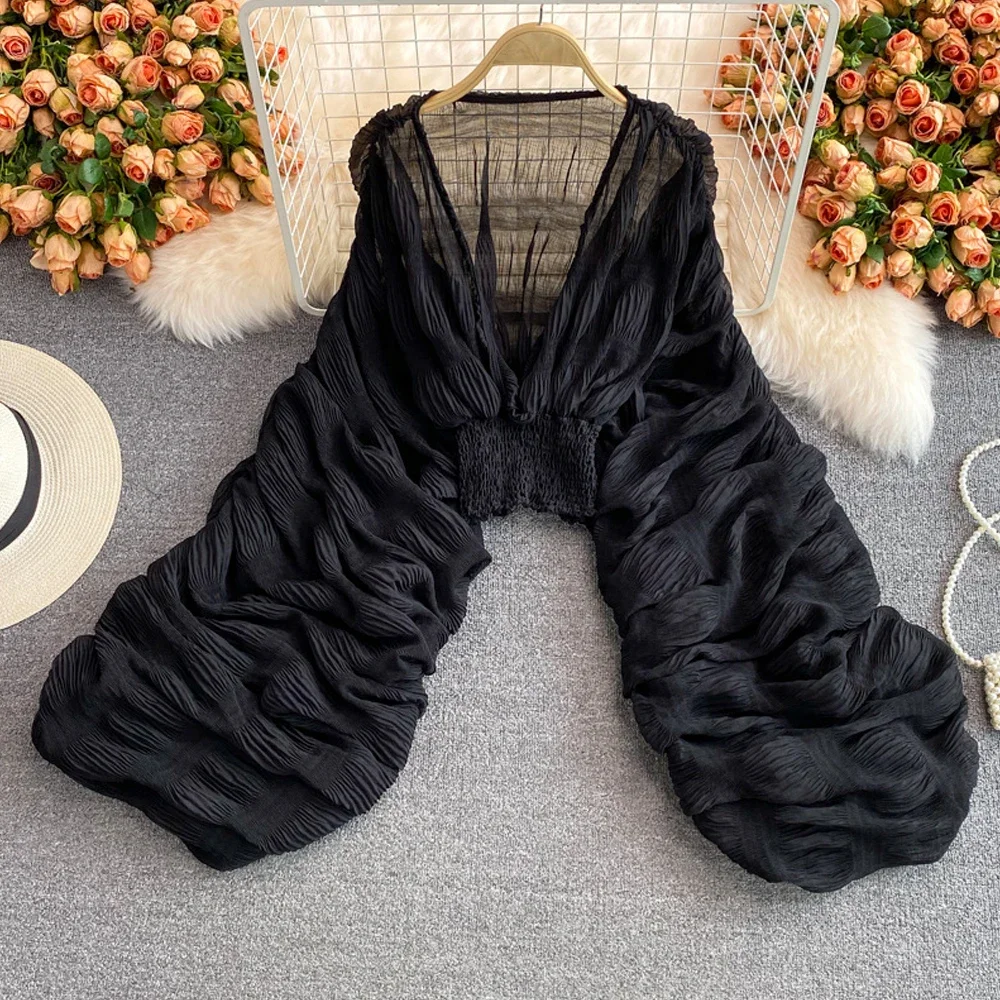 Top negro combinado con falda larga
