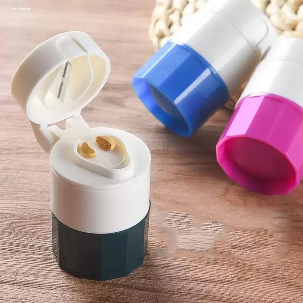 Máquina cortadora en uso sobre tabla de cocina