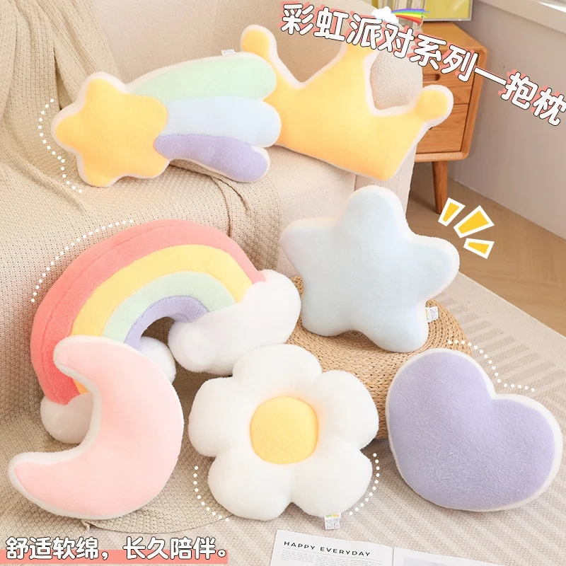 Almohada de felpa con estilo infantil y formas variadas
