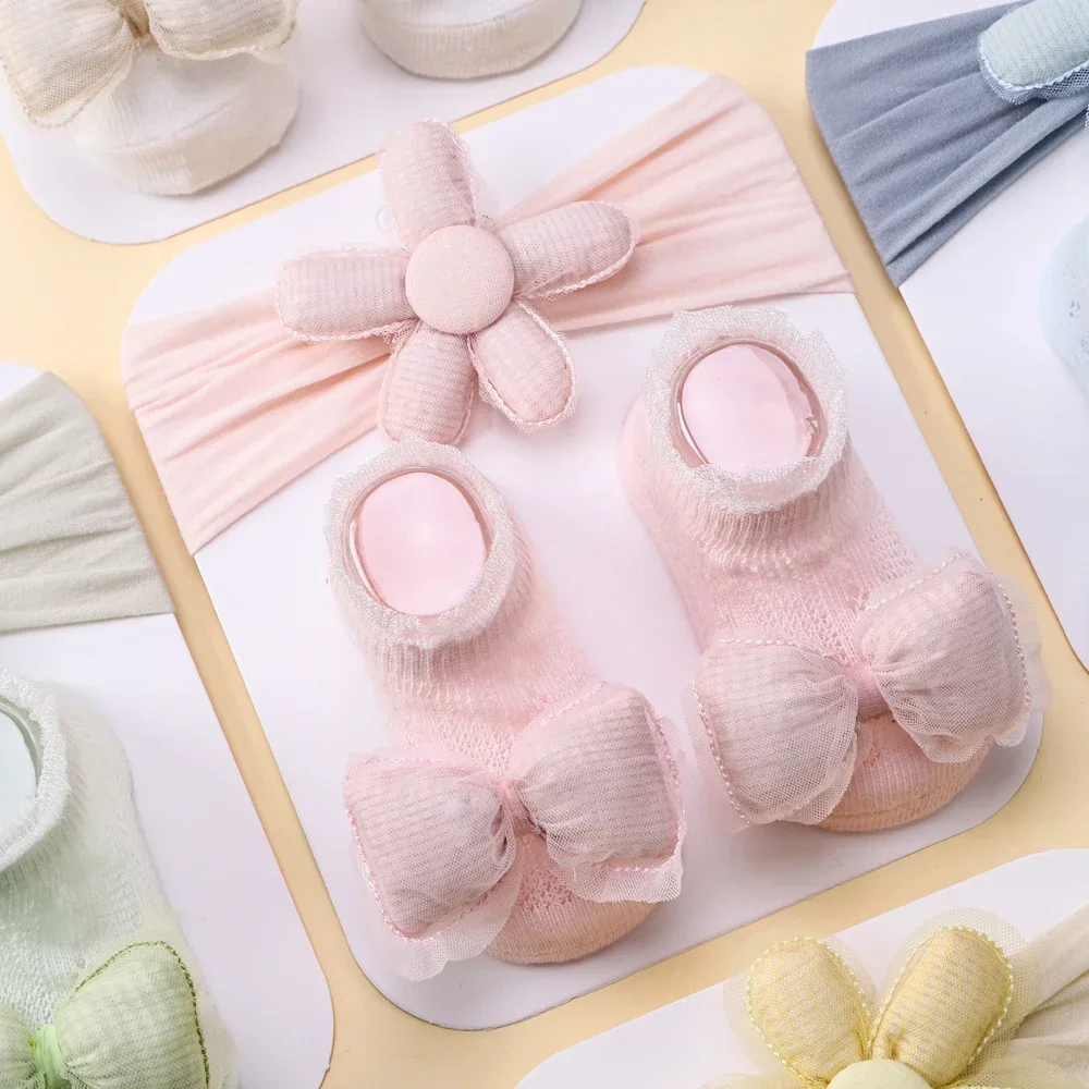 Calcetines de encaje color crema para recién nacidos