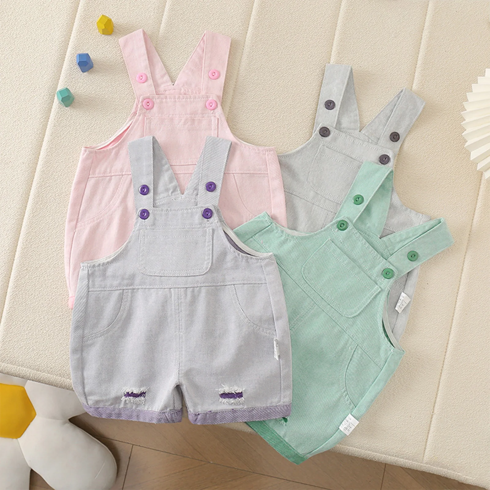 Aspecto del mono vaquero infantil para verano