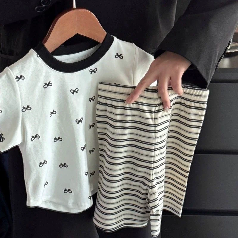 Detalle del conjunto de ropa infantil de 2 piezas