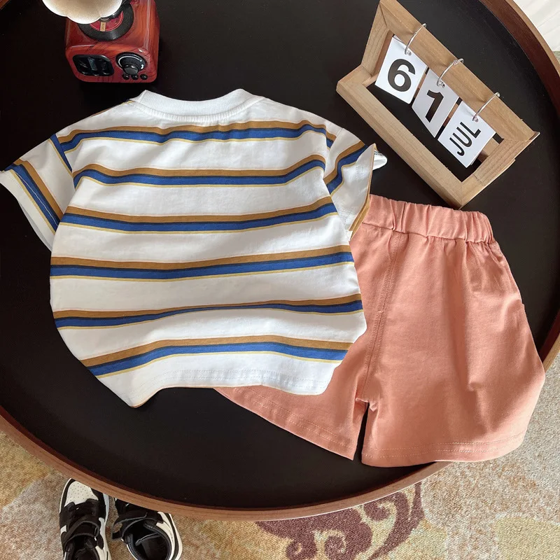 Conjunto de verano para bebé: camiseta a rayas y pantalón corto