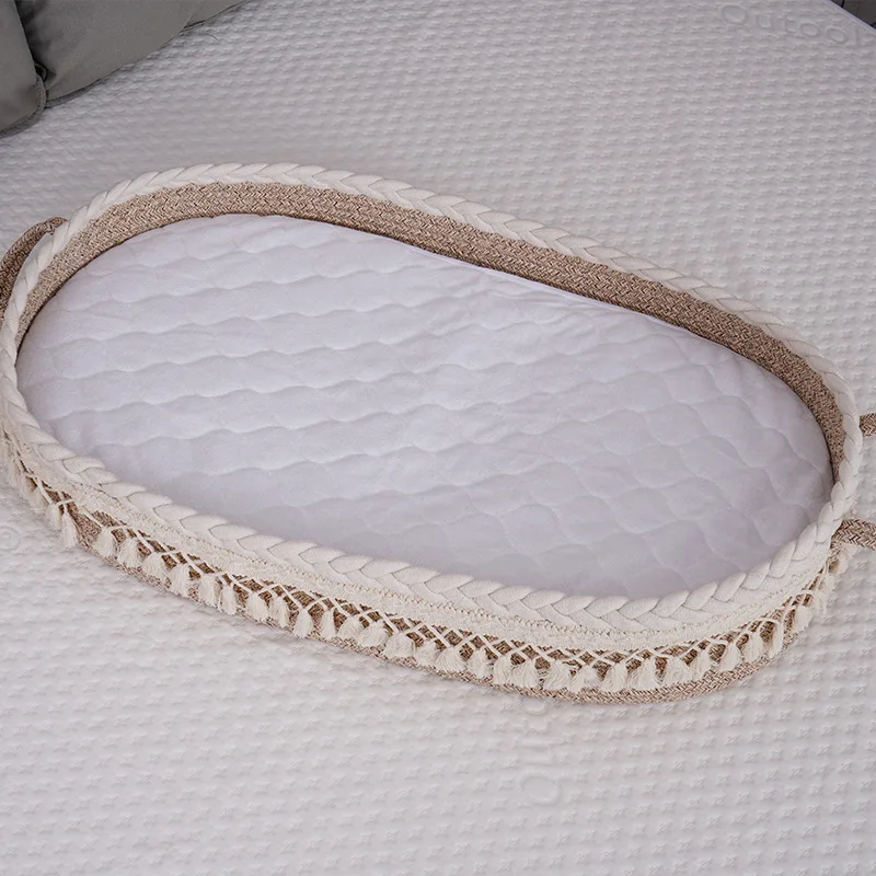 Cesta cambio pañales algodón con borlas – Guardería recién nacidos - imagen 4