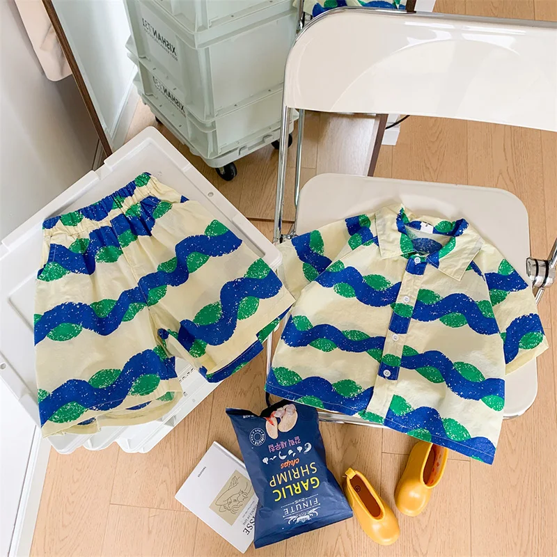 Conjunto playero de verano para niño – Camiseta y shorts - imagen 2
