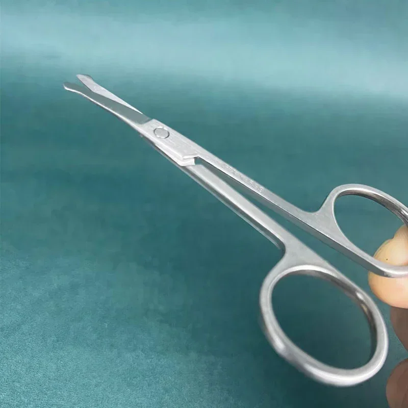 Tijeras de seguridad para maquillaje de cejas
