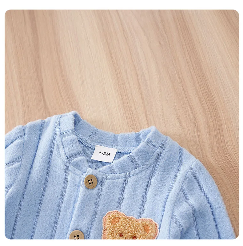 Pijama de una pieza para bebé en estilo invierno