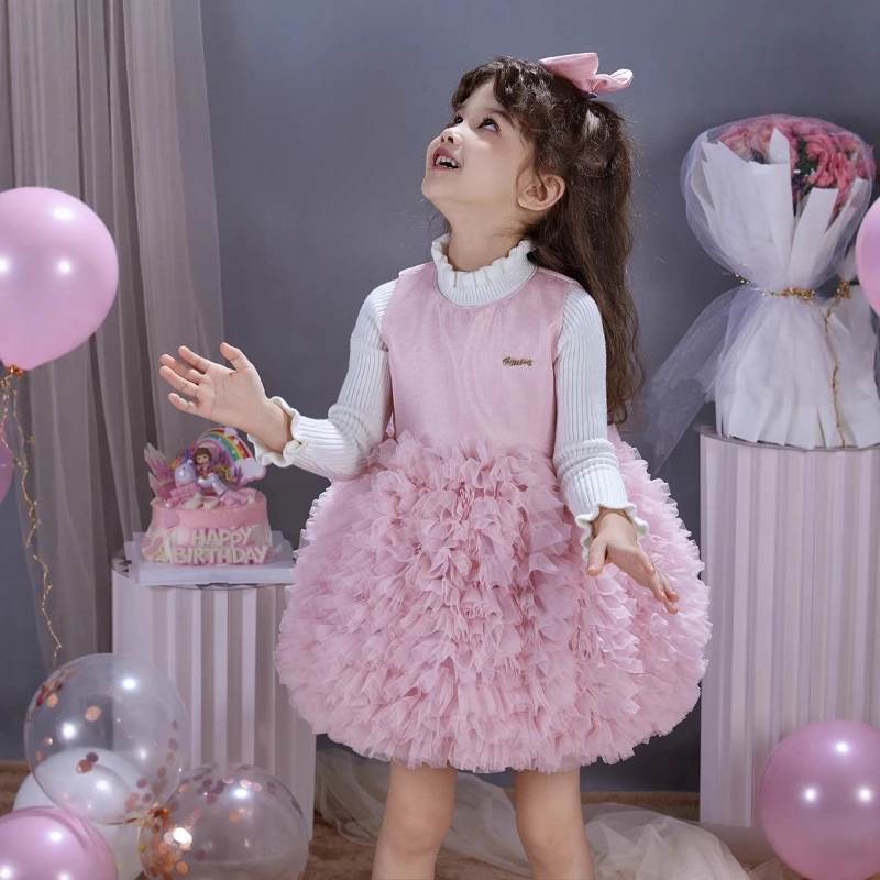 Vista del vestido con falda de malla abombada