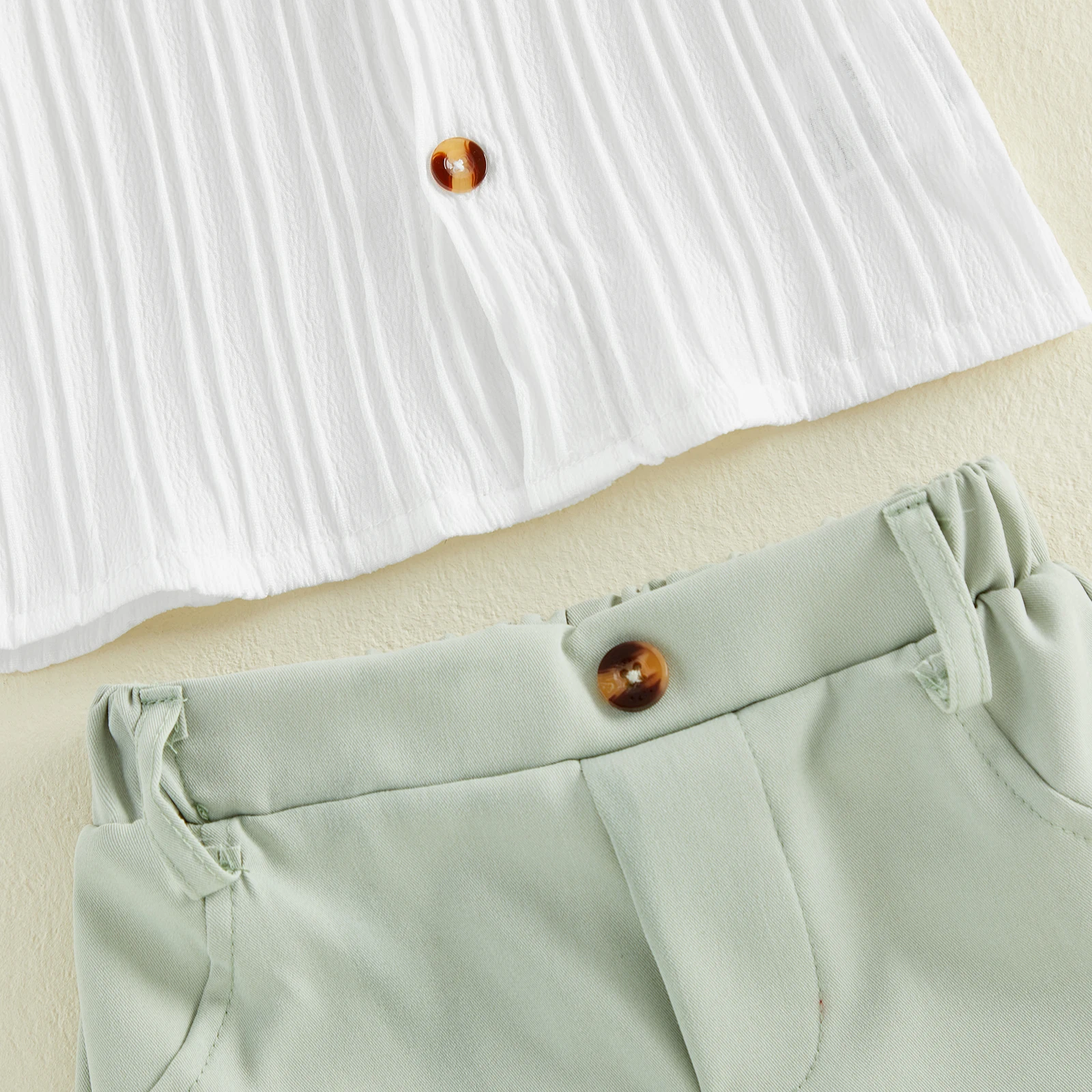 Conjunto de verano para bebé a rayas con botones y pantalón corto - imagen 3