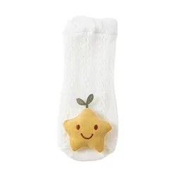 Calcetines de felpa cálidos para bebé con dibujos 3D de fresa
