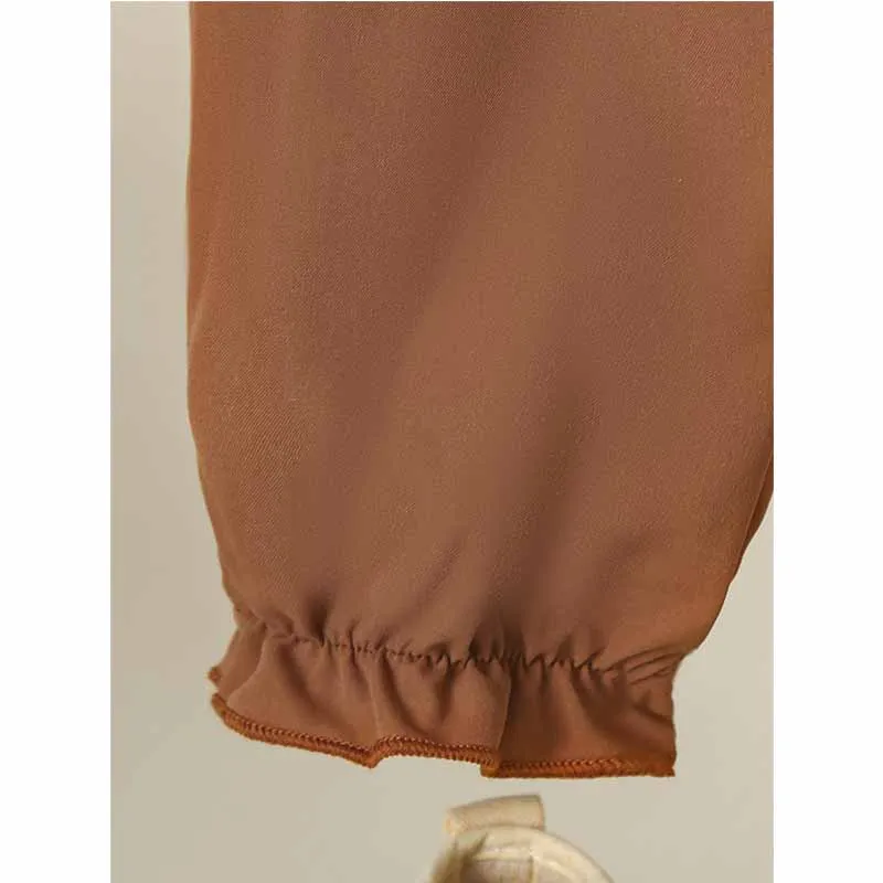 Conjunto de otoño para niña en uso real