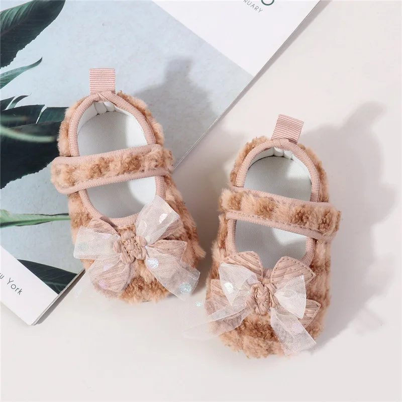 Zapatos de felpa para bebé con lazo – cálidos de cuna invierno - imagen 5