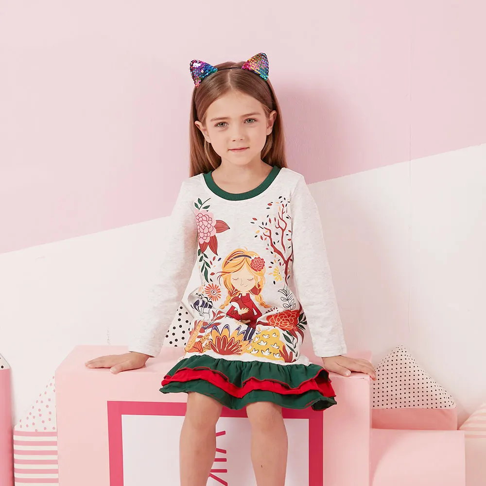El vestido visto desde atrás con los volantes y el estampado completo