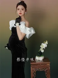 Vestido de maternidad elástico con volantes y cuello oblicuo