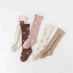 Calcetines florales de algodón suave para recién nacido – estilo retro