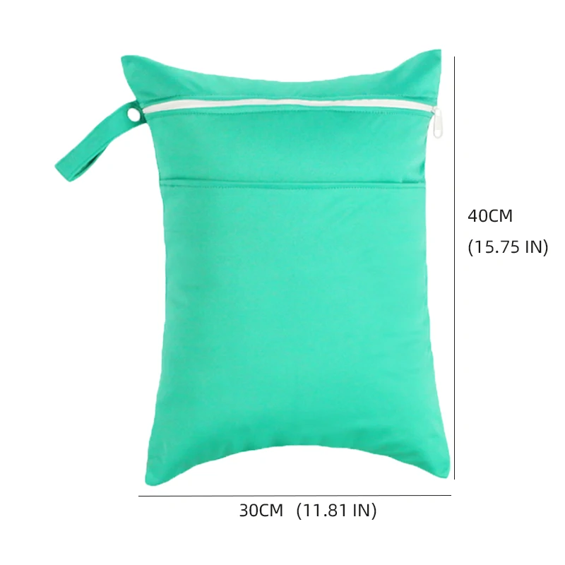 Bolsa plegada mostrando su tamaño compacto