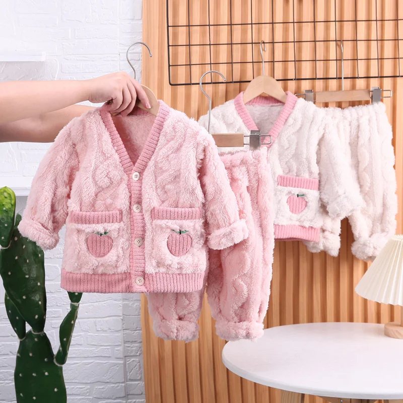 Detalle del pijama infantil de manga larga
