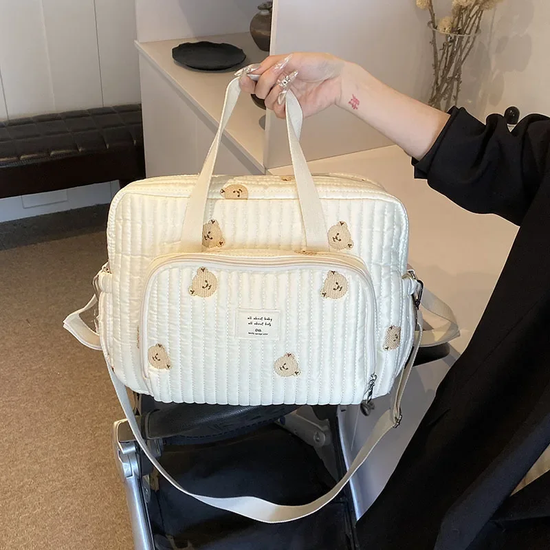 Bolso pañales de algodón beige con cremallera y estampado de oso - imagen 3