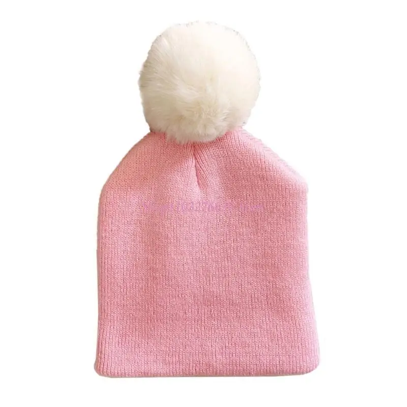 Gorro puesto en bebé mostrando el ajuste ceñido pero cómodo
