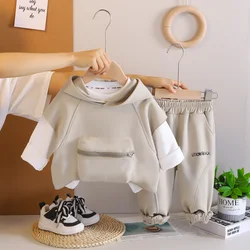 Conjunto infantil chaleco con capucha y camiseta para niños