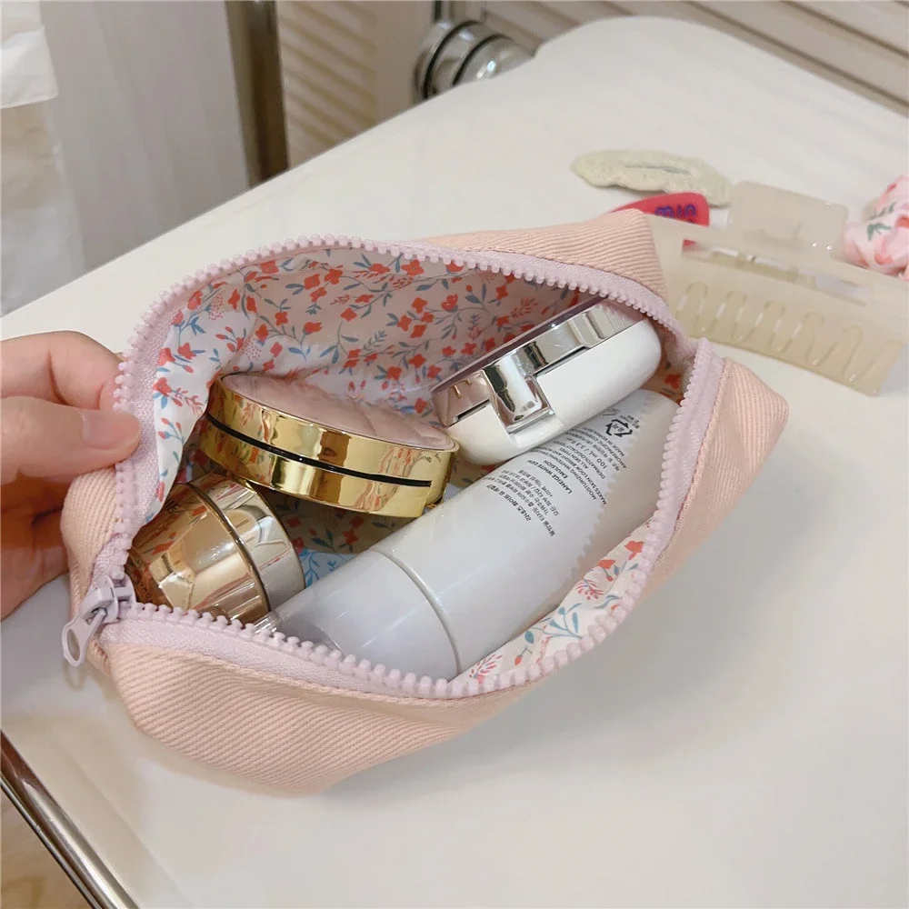 Detalle del estampado kawaii rosa