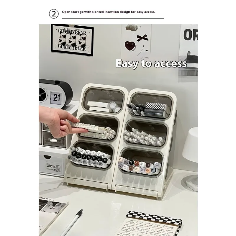 Organizador en uso sobre un escritorio