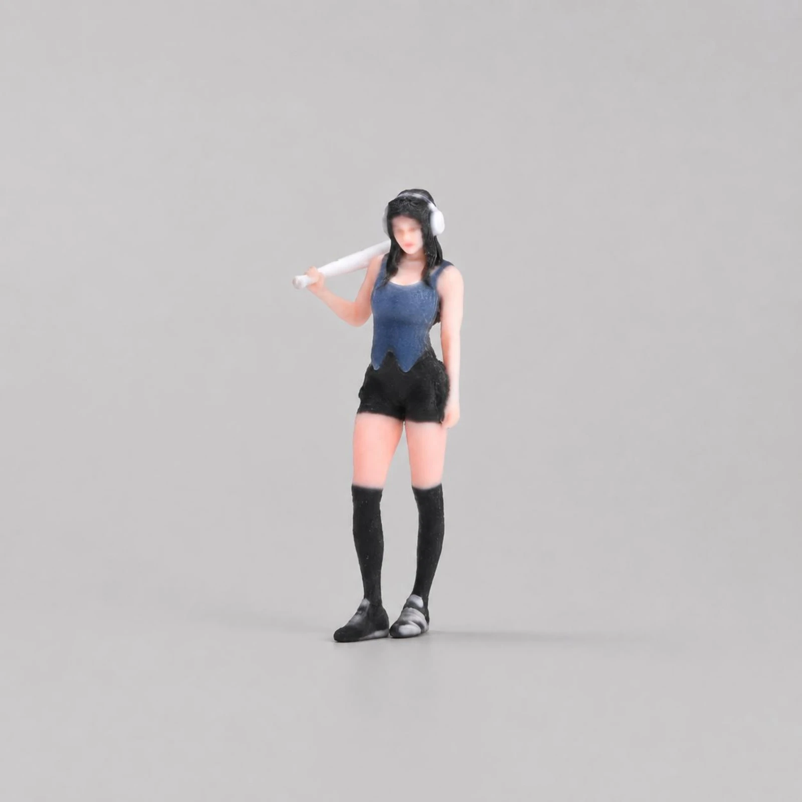 Figura coleccionable de chica estilo urbano realista y detallada - imagen 4