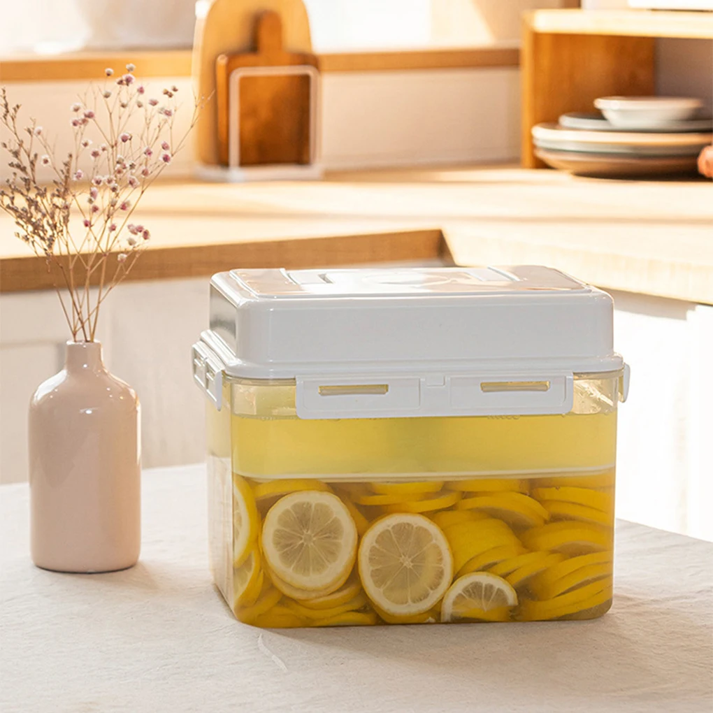 Tarro con vegetales fermentados