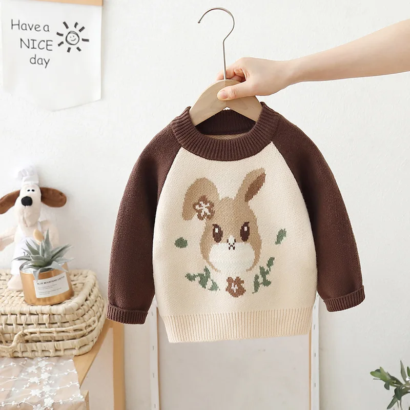 Prenda tejida infantil para combinar con capas