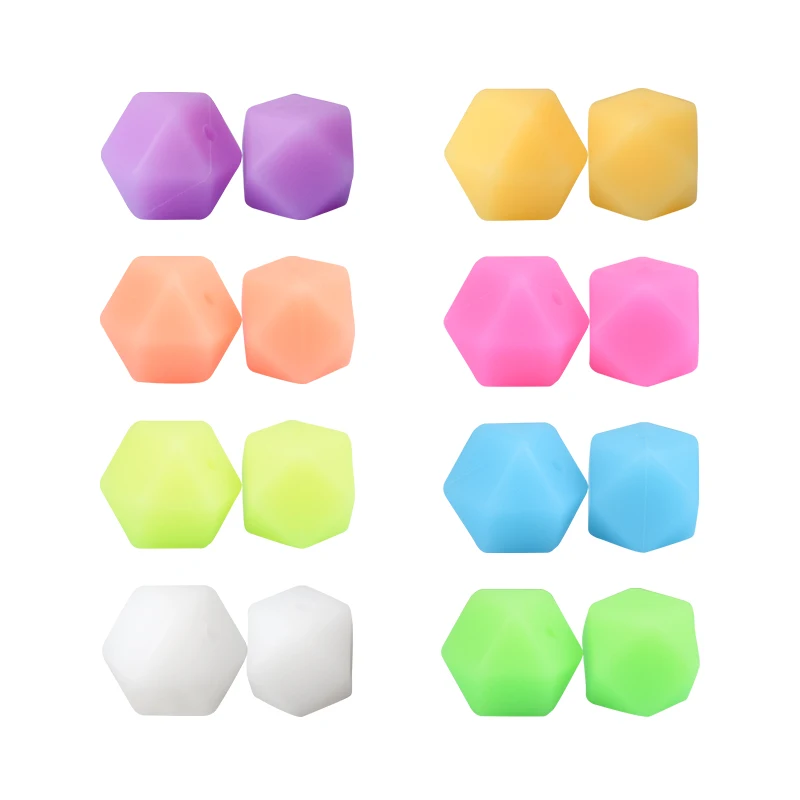Cuentas hexagonales en mano