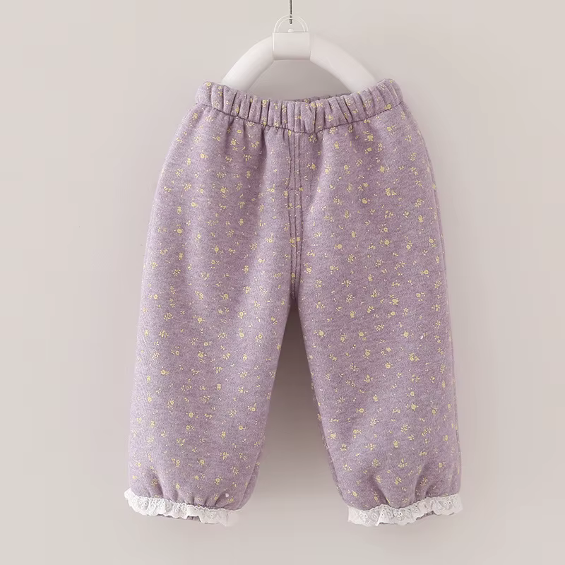 Pantalones en uso diario infantil