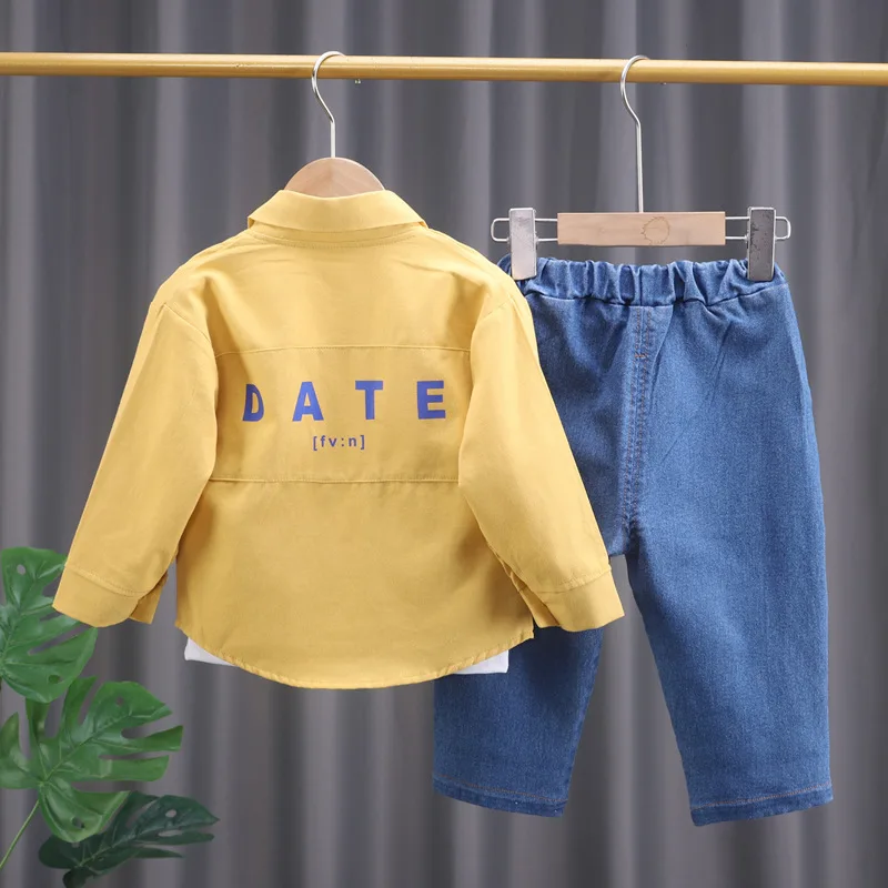 Conjunto infantil de entretiempo: chaqueta, camiseta y pantalón - imagen 4