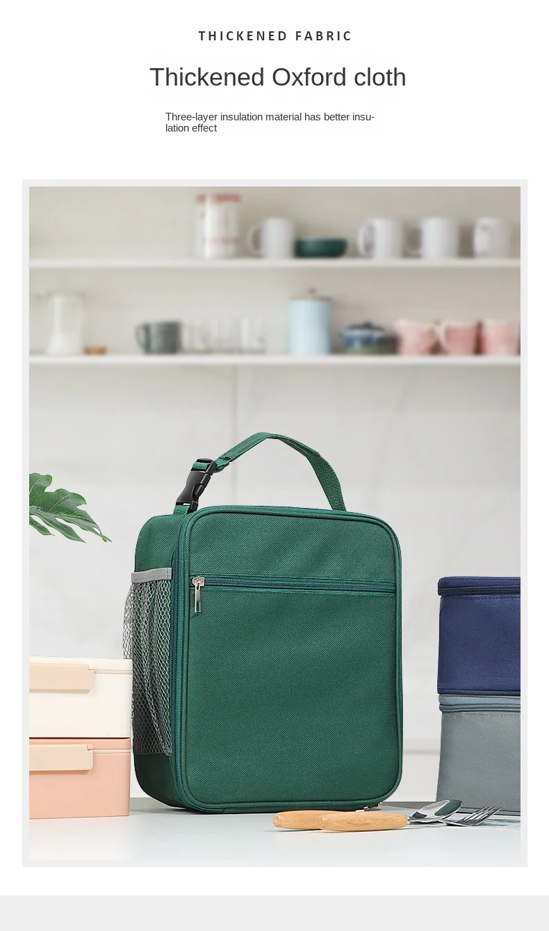 Bolso colocado en mochila escolar