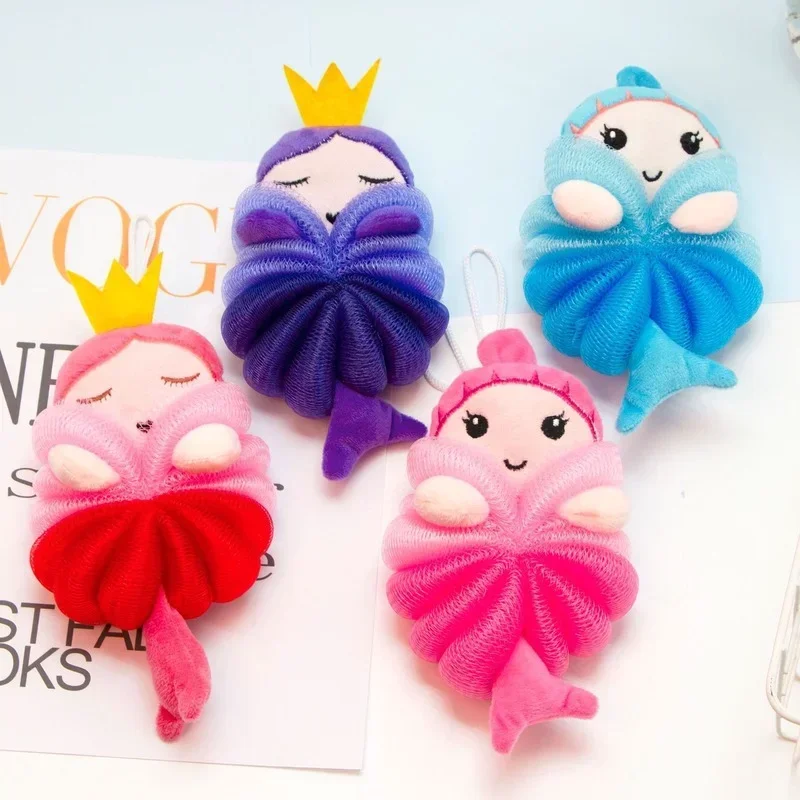 Accesorios de baño con flores suaves