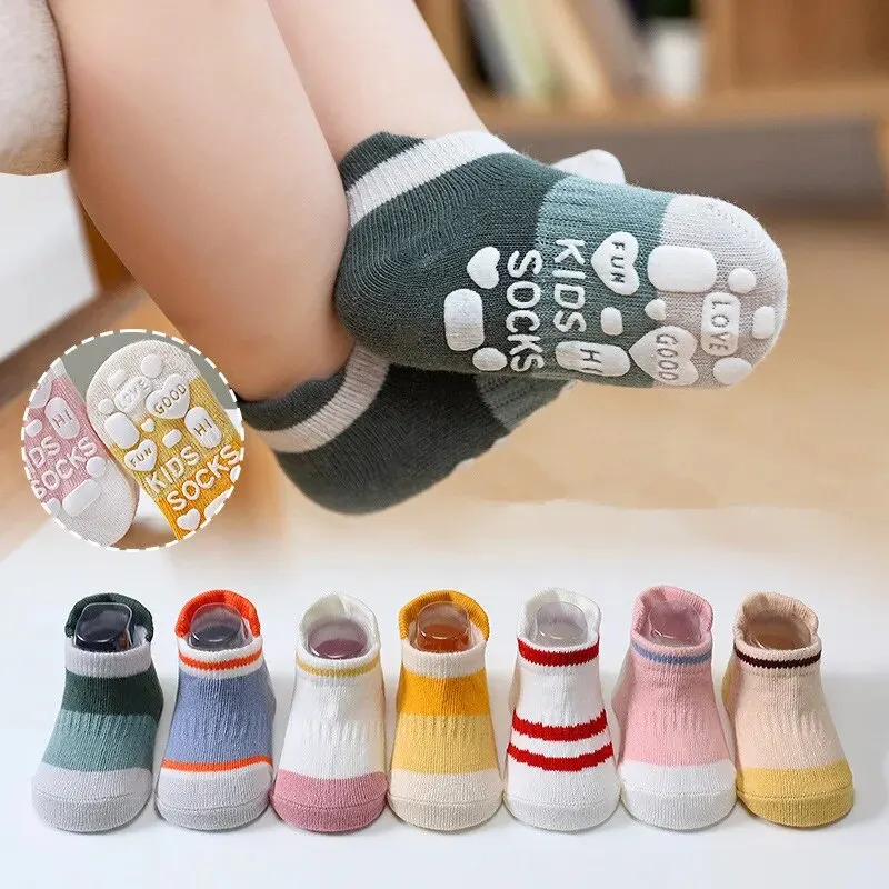 Calcetines antideslizantes a rayas para bebés y niños hasta cinco años
