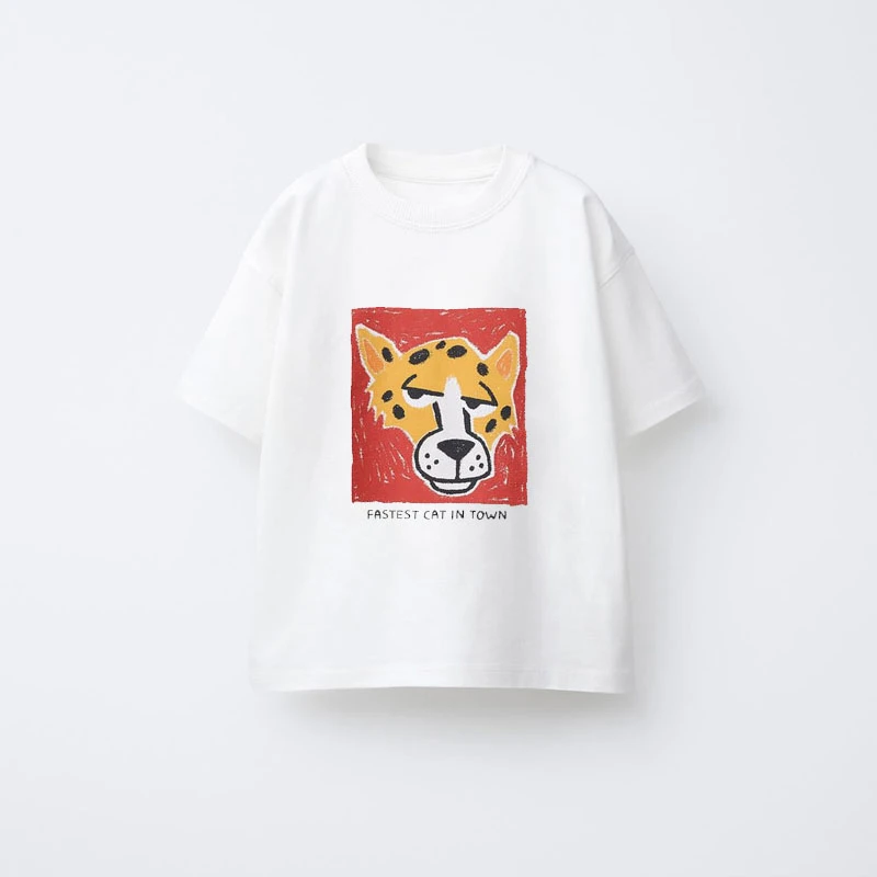 Detalle de estampado animal infantil