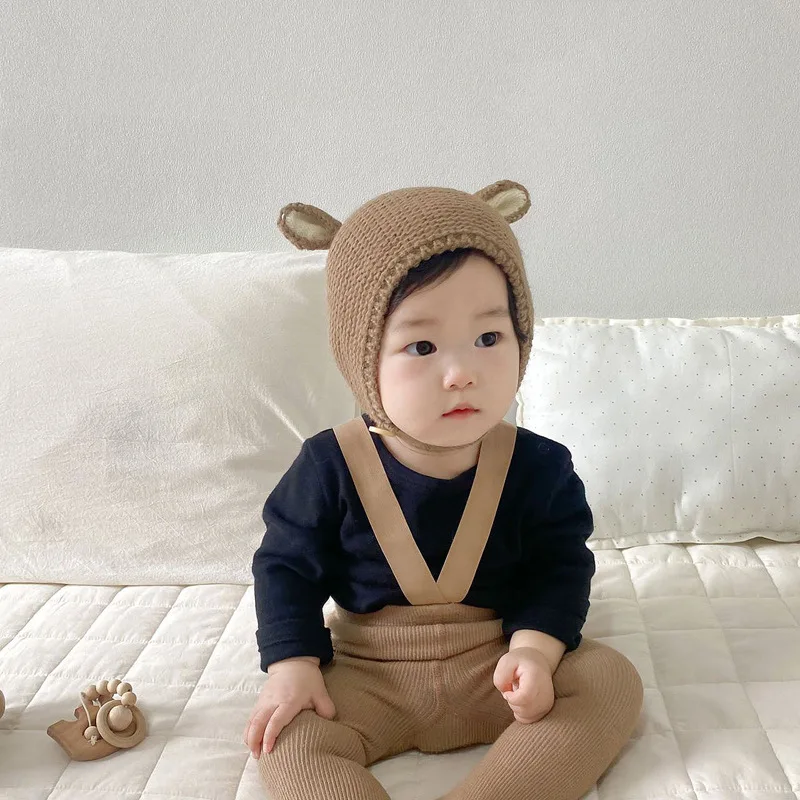 Detalle del tejido de punto del gorro infantil