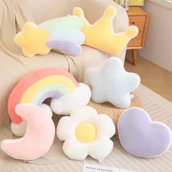Cojín peluche infantil con formas de luna, estrella y arcoíris