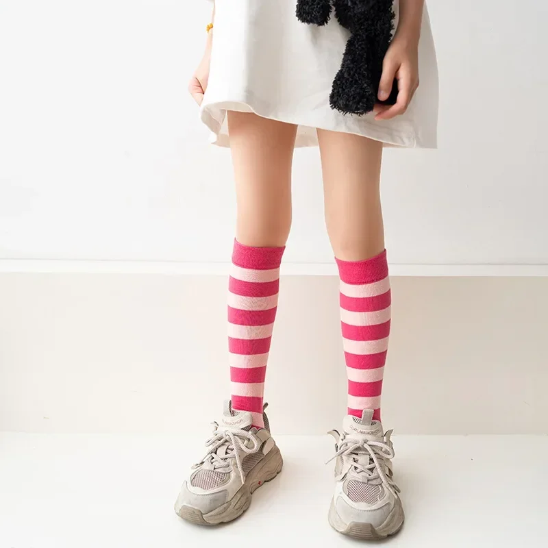 Calcetines hasta la rodilla para niña estilo retro a rayas