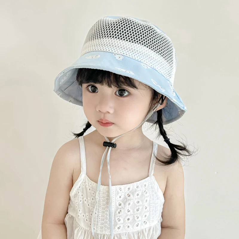 Sombrero infantil de malla con diseño animado