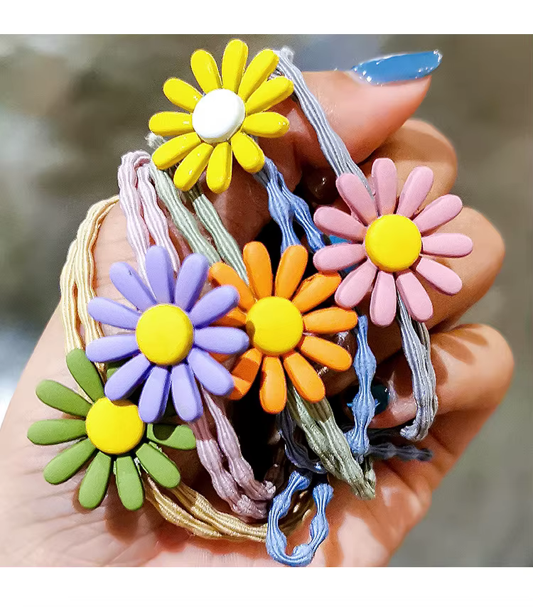 Gomas elásticas para el pelo color caramelo con motivos de margaritas, ballenas y corazones