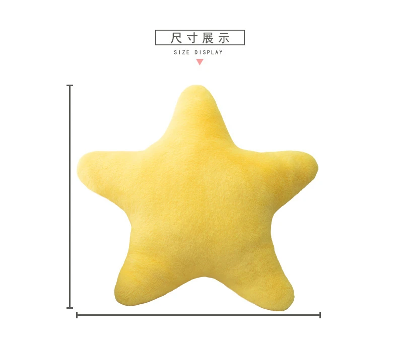 Estrella de felpa en cama infantil