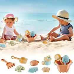 Juguetes de arena playa infantil con moldes marinos