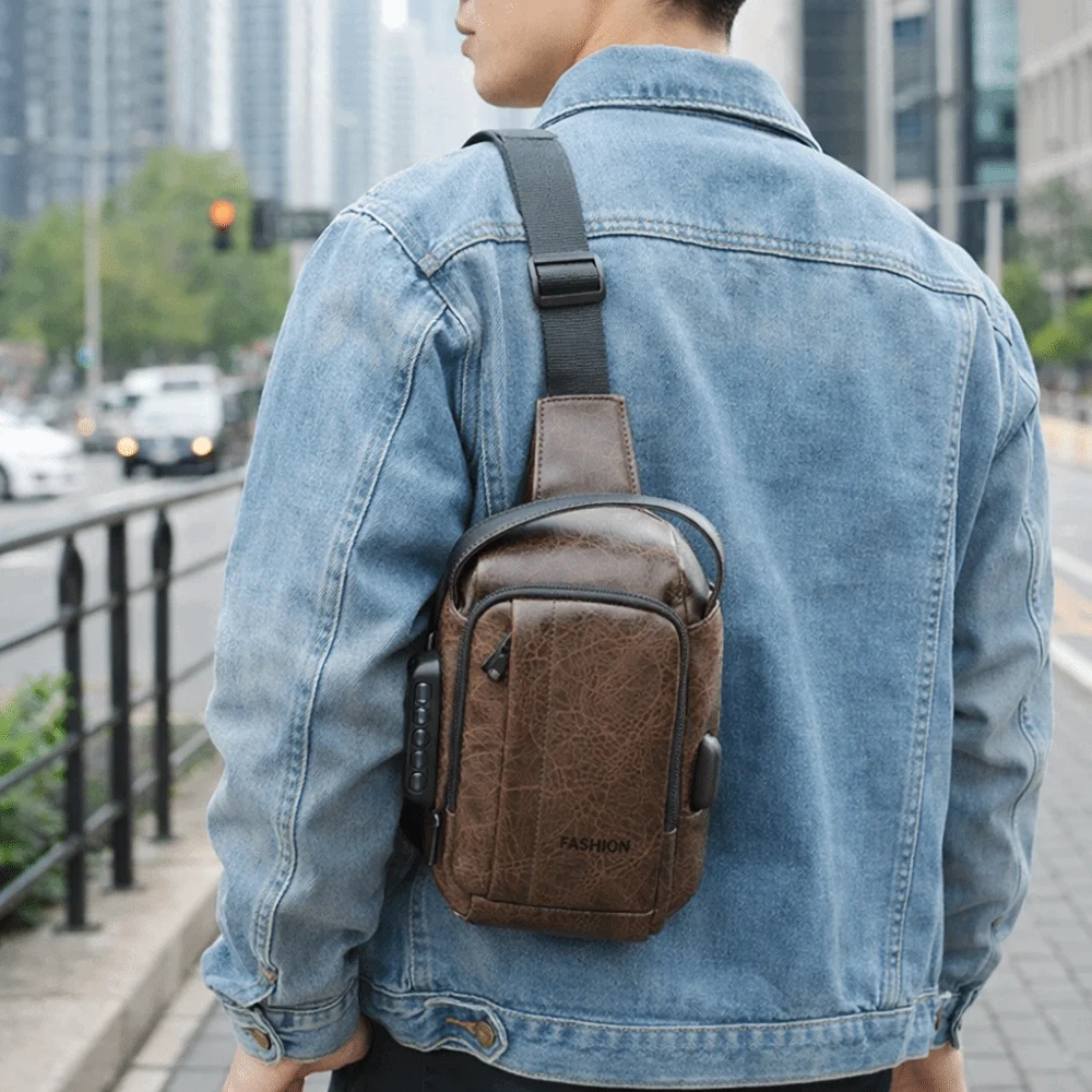 Bolso antirrobo de pecho impermeable cuero PU con USB y bandolera - imagen 4