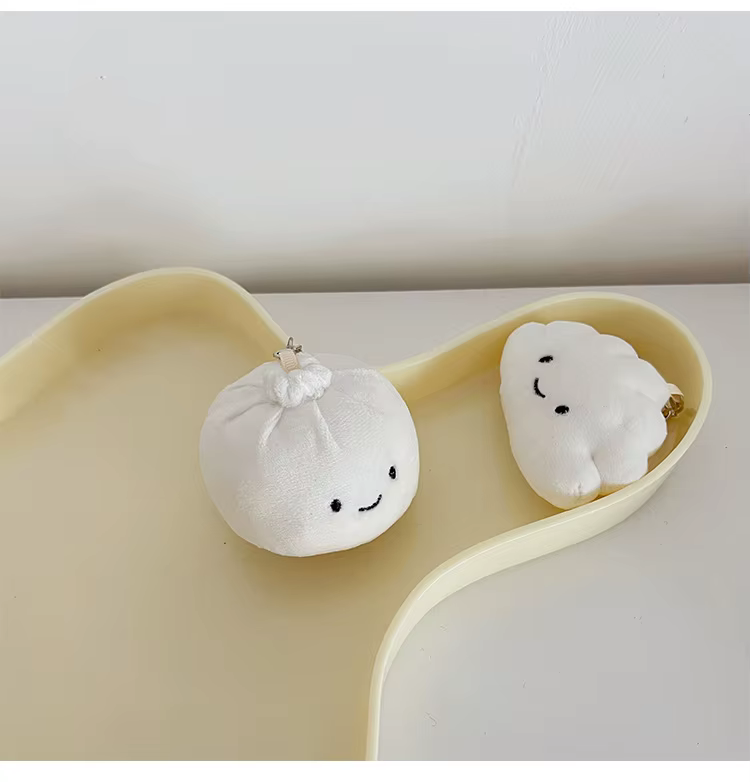 Colgante de dumpling adherido a una mochila