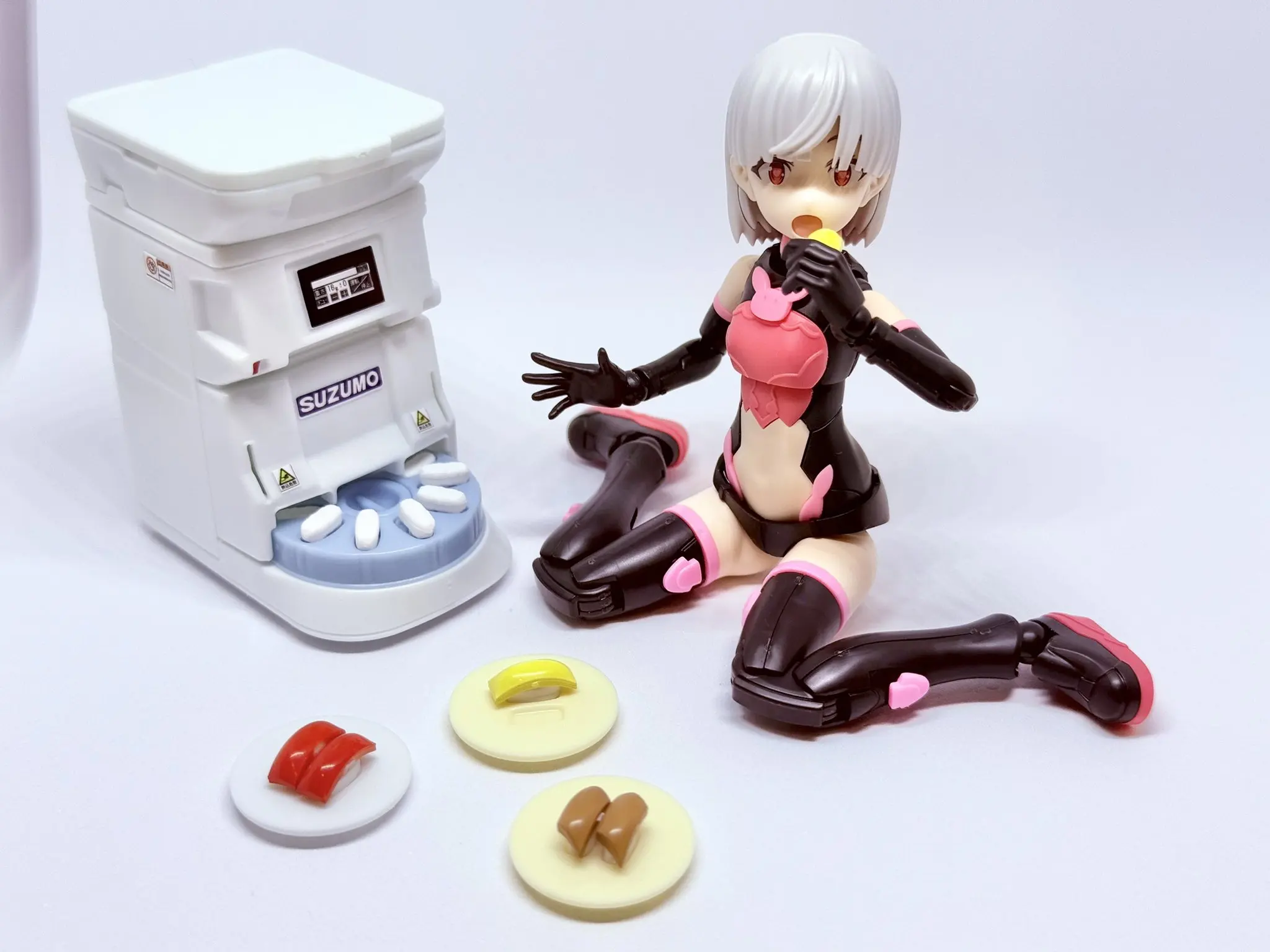 Robot sushi para niños SUZUMO con plato giratorio y accesorios - imagen 3