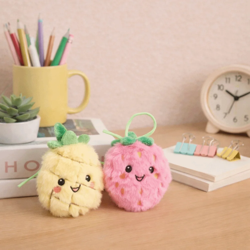 Peluche de fresa y piña súper suave para colgar en bolso decoración